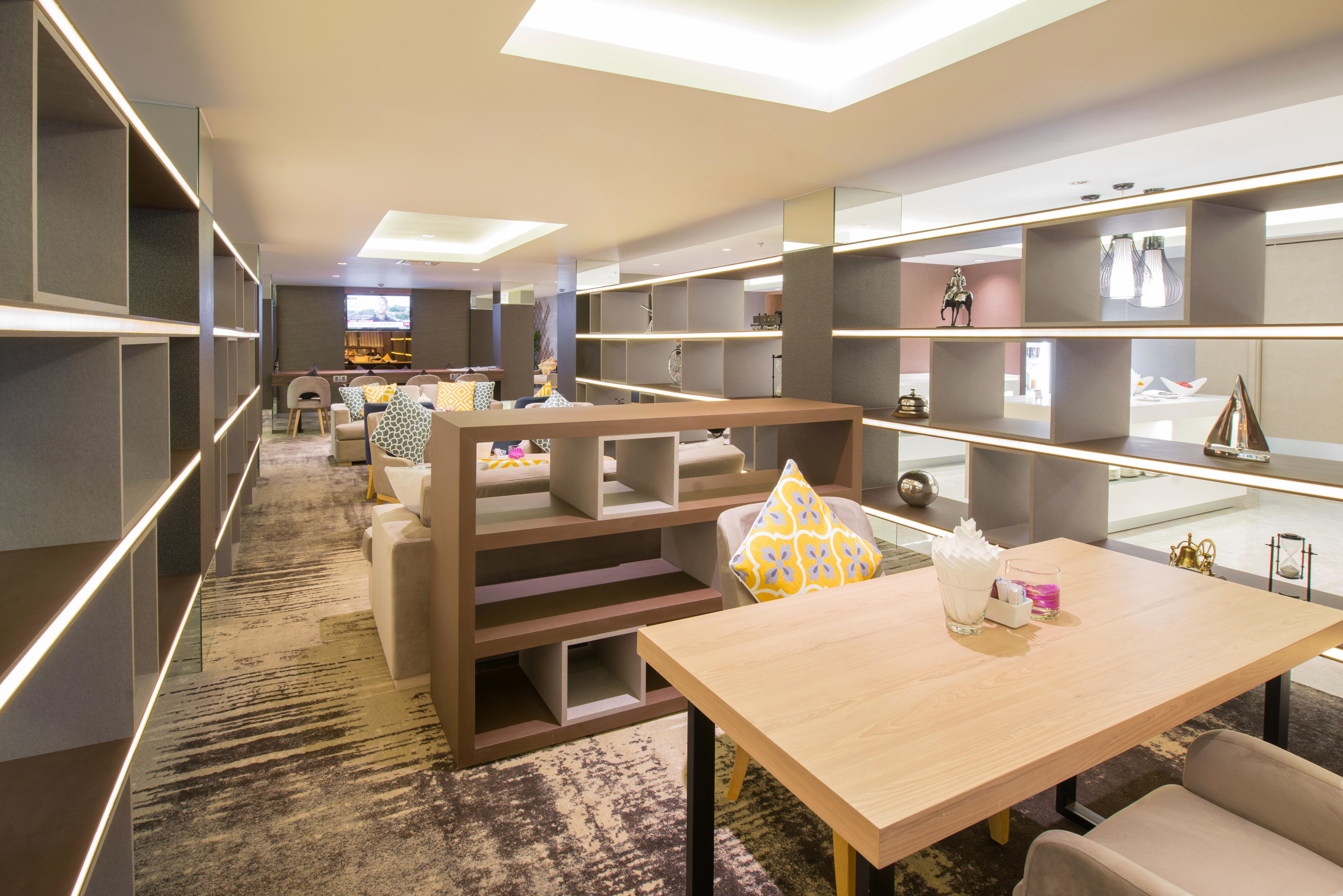 Eastin Grand Hotel Saigon Cidade de Ho Chi Minh Exterior foto The lounge at the airport