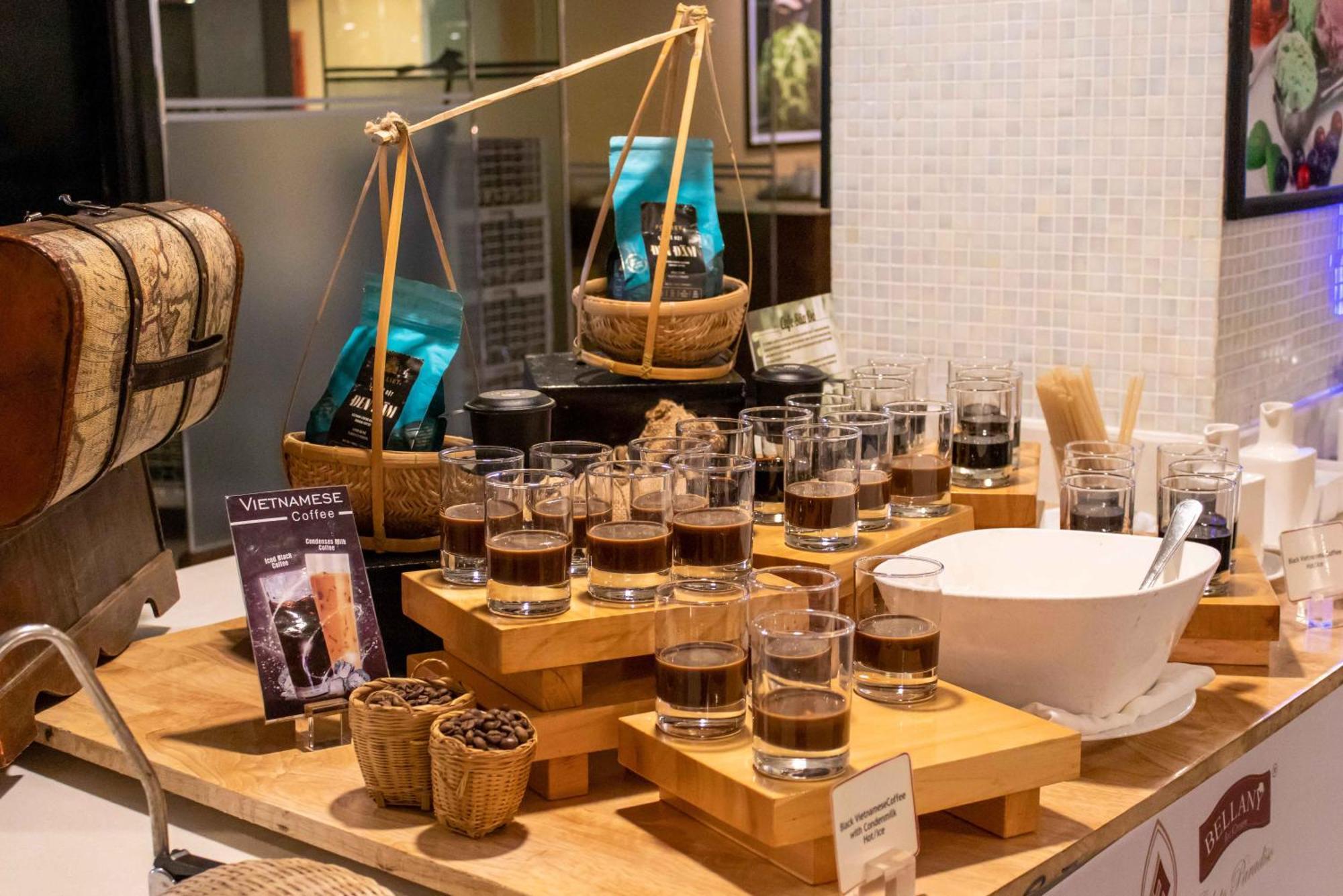 Eastin Grand Hotel Saigon Cidade de Ho Chi Minh Exterior foto A coffee tasting